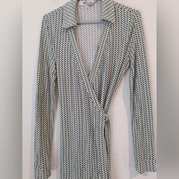 Diane Von Furstenberg Geometric Printed Jersey Knit Jeanne Two Wrap Mini Dress M - Picture 7 of 10